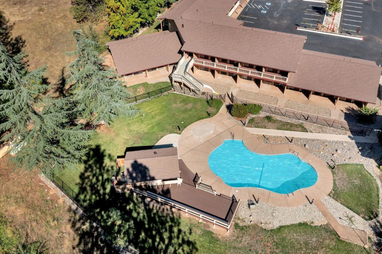 Amador 4*